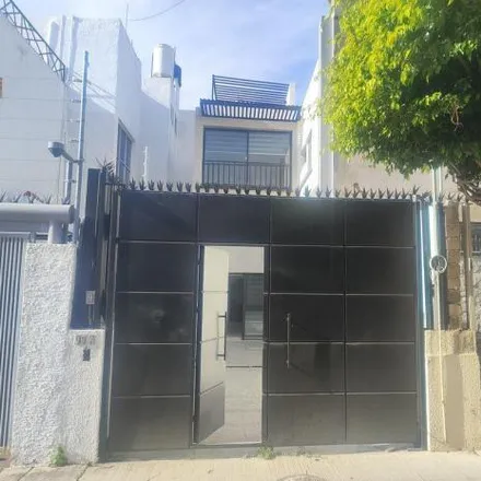 Rent this 3 bed house on Calle Tepatitlán in Vallarta Poniente, 44110 Guadalajara