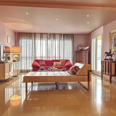 Rent this 5 bed apartment on Chemin du Gué 77 in 1213 Lancy, Switzerland