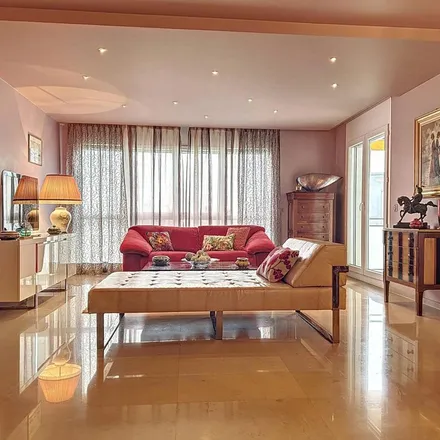 Rent this 5 bed apartment on Chemin du Gué 75 in 1213 Lancy, Switzerland