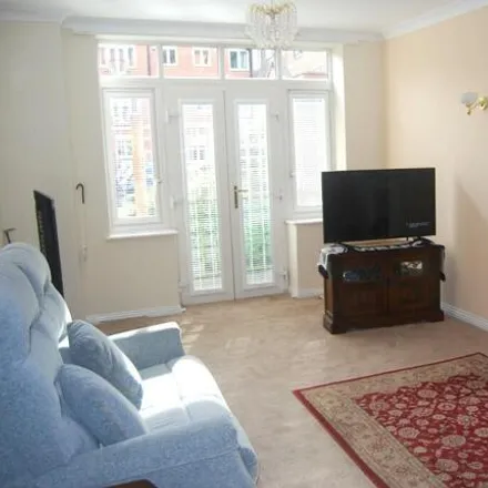 Image 3 - Shenstone Close, Lickey End, B60 9SA, United Kingdom - Apartment for sale