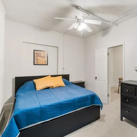 Rent this 2 bed apartment on El Paso