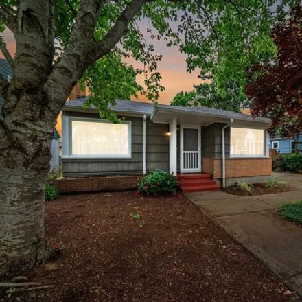 Buy this 3 bed house on 6044 SE 55th Ave in Portland, Oregon