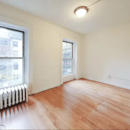 Rent this 3 bed apartment on 100 East 32nd Street in New York, NY 10016