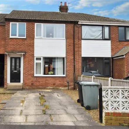 Buy this 3 bed townhouse on Margaret Close in Churwell, LS27 8NF