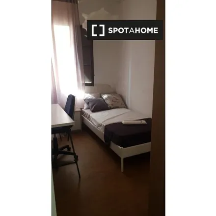 Rent this 4 bed room on Carrer de Camarón in 46001 Valencia, Spain