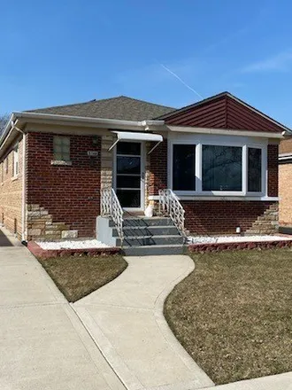 Rent this 3 bed house on 5146 North Kenneth Avenue in Chicago, IL 60630