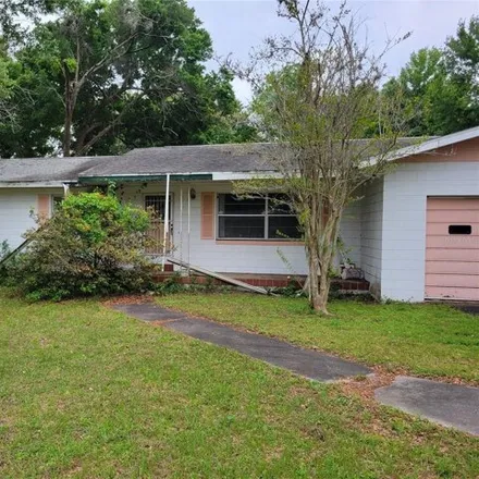 Buy this 3 bed house on 4645 County Road 116 in Wildwood, FL 34484