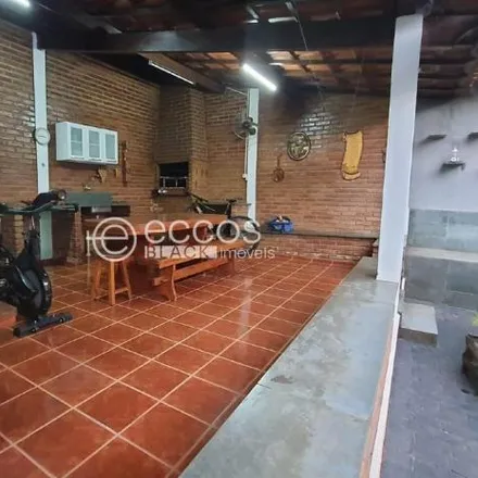 Buy this 3 bed house on Rua das Seringueiras in Jaraguá, Uberlândia - MG