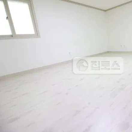 Rent this studio apartment on 서울특별시 강남구 대치동 894-7