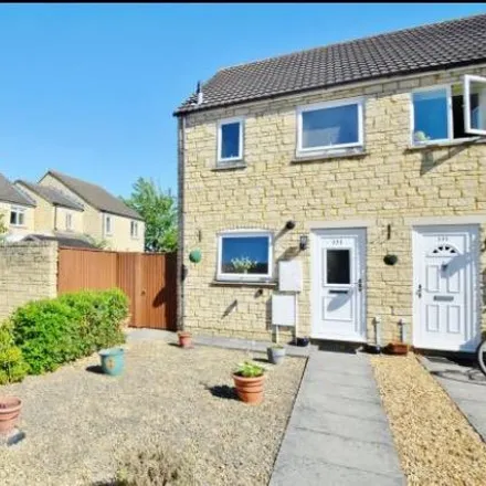 Rent this 2 bed house on Avocet Way in Bicester, OX26 6YP