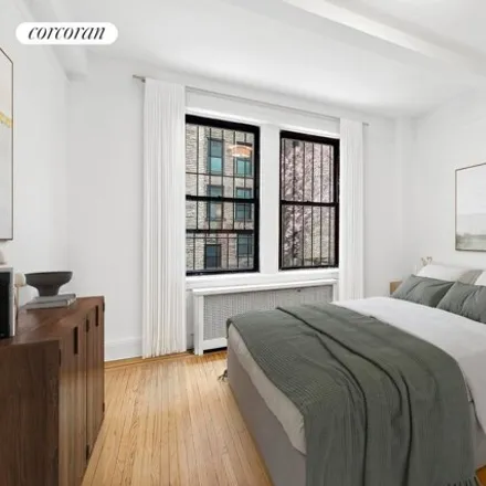 Image 6 - 28 West 69th Street, New York, NY 10023, USA - Apartment for sale