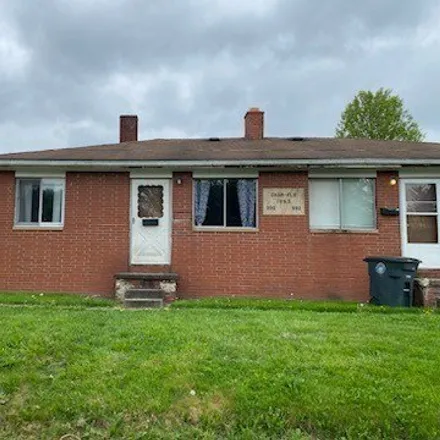 Rent this 2 bed house on 990 Bellevue Avenue in Akron, OH 44320