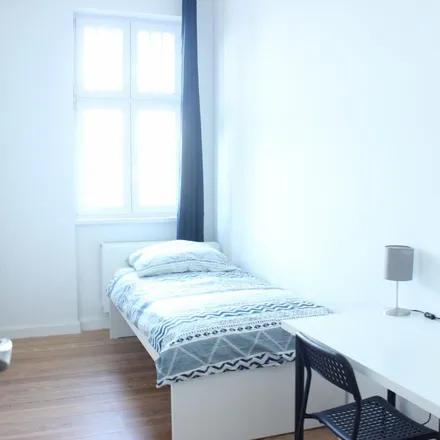 Rent this 5 bed apartment on Gotzkowskystraße 19 in 10555 Berlin, Germany