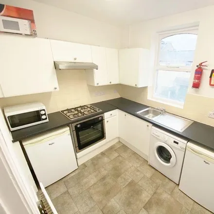 Image 4 - 409 Ecclesall Road, Sheffield, S11 8PE, United Kingdom - Apartment for rent