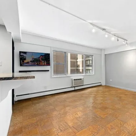 Image 4 - 40 Sutton Pl Apt 8D, New York, 10022 - Apartment for rent