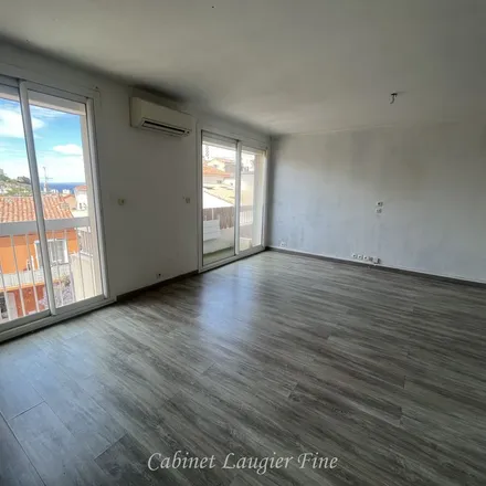 Rent this 3 bed apartment on 2 Rue des Écoles in 78120 Rambouillet, France
