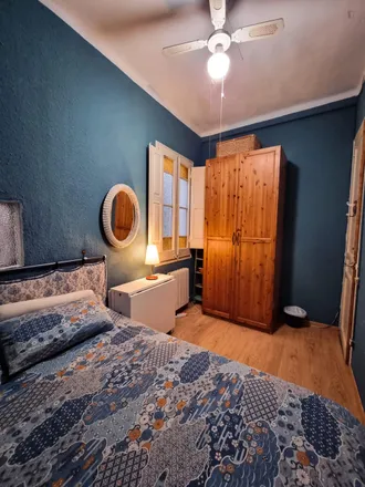 Rent this 4 bed room on The Axe Club in Carrer de los Castillejos, 08001 Barcelona