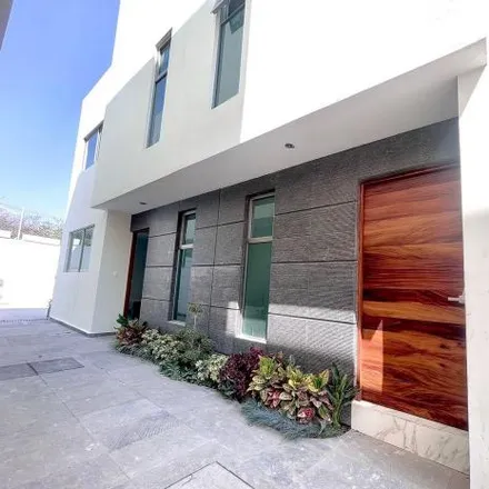 Buy this 4 bed house on Privada Urbano Catalán in Casa Blanca, 62760 Tres de Mayo