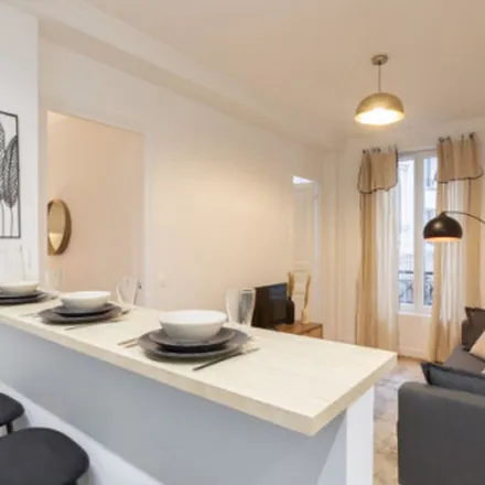 Rent this 3 bed apartment on Jules Joffrin in ligne 12 Direction Mairie d'Issy, Rue Ordener