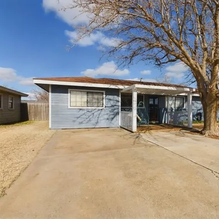 Buy this 4 bed house on 107 Pat Street in Levelland, TX 79336