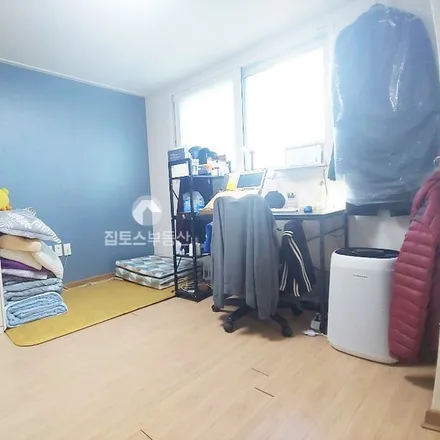 Rent this studio apartment on 서울특별시 송파구 송파동 118-11