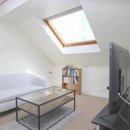 Rent this studio apartment on Frogmore in AL2 2LH, United Kingdom