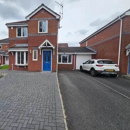 Rent this 4 bed house on Grisedale Close in Middleton, M24 5RB