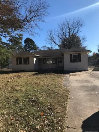 Buy this 3 bed house on 2515 Fredonia Street in Muskogee, OK 74403