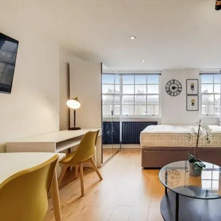 Rent this studio apartment on 189 Gloucester Place in London, NW1 6BU