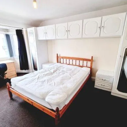 Image 2 - Charlotte Street, Royal Leamington Spa, CV31 3EB, United Kingdom - Apartment for rent