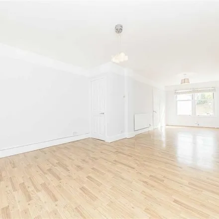 Image 5 - Elmtree Road, London, TW11 8SS, United Kingdom - Apartment for rent