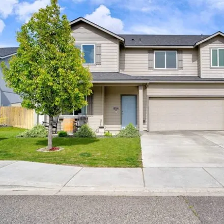 Buy this 4 bed house on 558 South Texas Street in Kennewick, WA 99336
