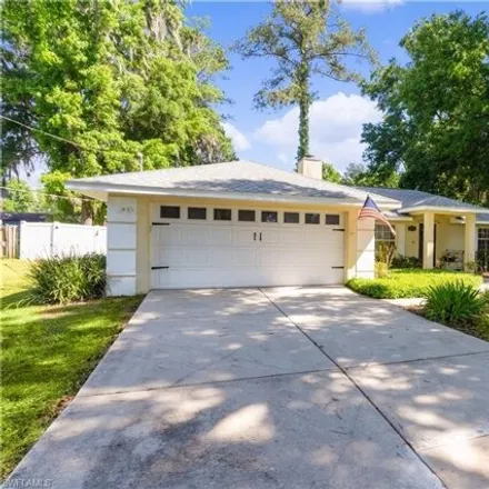 Buy this 3 bed house on 5827 Southeast 126th Lane in Belleview, FL 34420