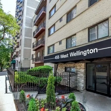 Rent this 1 bed apartment on 445 West Wellington Avenue in Chicago, IL 60657