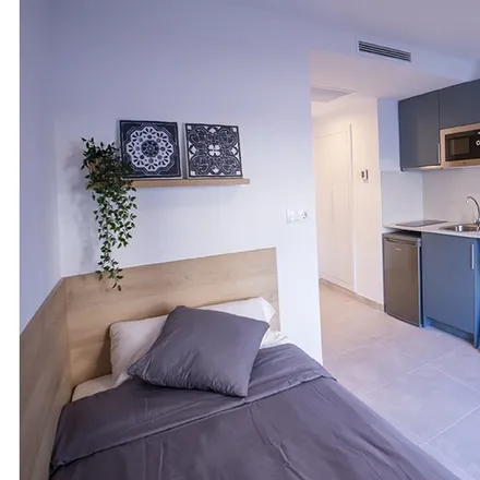 Rent this studio apartment on Carrer de les Illes Canàries in 70, 46023 Valencia