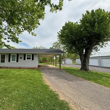 Buy this 3 bed house on 1992 Brownsford Road in Scottsville, KY 42164