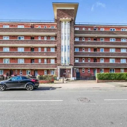 Buy this 4 bed apartment on Forest Hill Supermarket in Perry Vale, Upper Sydenham