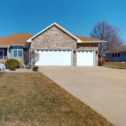 Buy this 4 bed house on 2251 Country Club Drive in Mason City, IA 50401