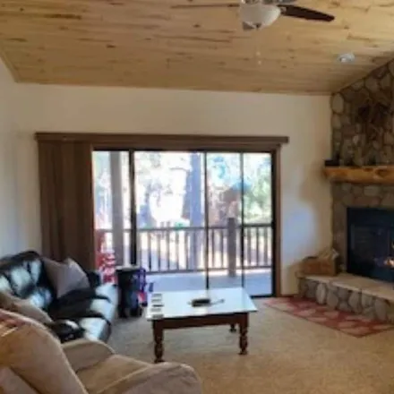 Rent this 3 bed house on Show Low in AZ, 85901