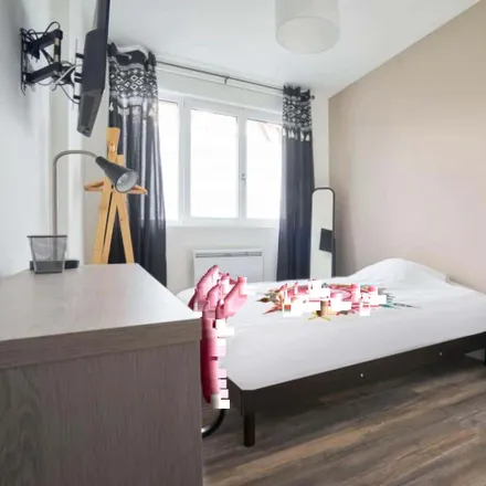 Rent this 2 bed room on 24 Chemin des Vachers in 59000 Lille, France