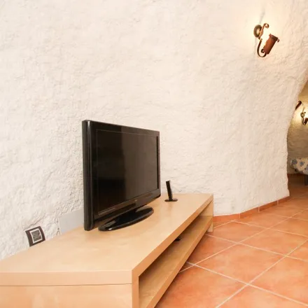 Rent this 2 bed room on Cafetería Real in Calle Acera de San Ildefonso, 18012 Granada