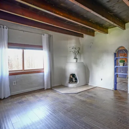 Image 4 - 399 Camino del Medio, Taos, NM 87571, USA - House for sale