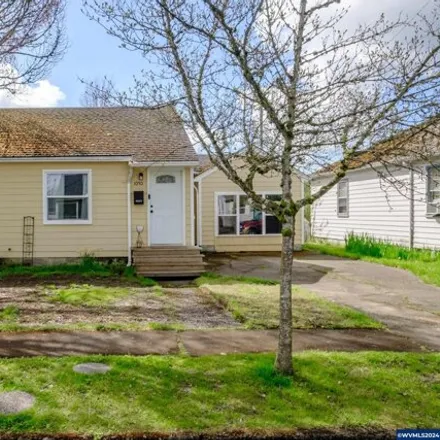 Buy this 3 bed house on 1050 14th Avenue Southwest in Albany, OR 97321