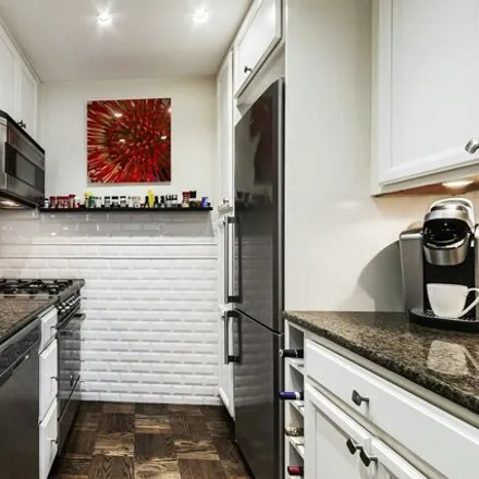 Image 2 - 431 East 53rd Street, New York, NY 10022, USA - Apartment for sale