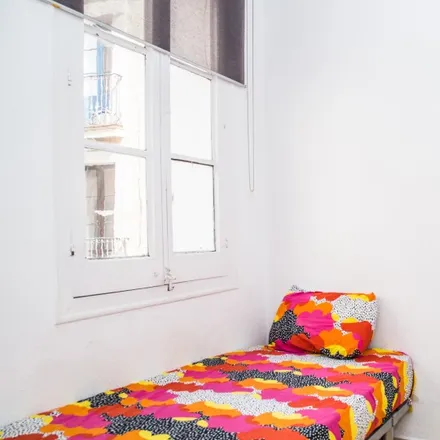 Rent this 4 bed room on Carrer de Valldonzella in 30, 08001 Barcelona