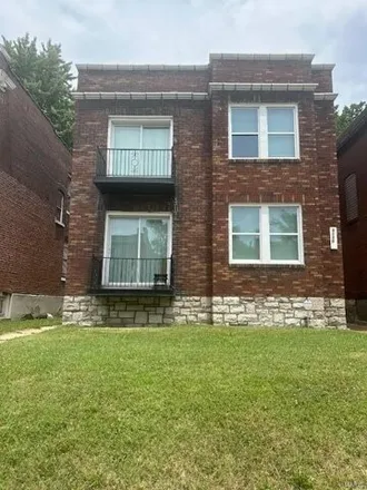 Buy this 8 bed house on 5135 Wabada Ave in Saint Louis, Missouri