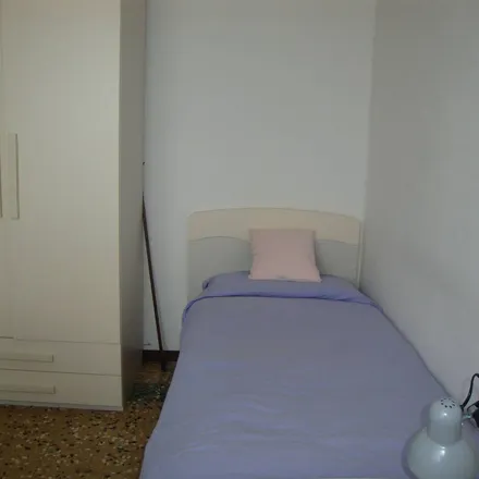 Image 6 - Benetton, Piazza Savonarola, 44141 Ferrara FE, Italy - Apartment for rent