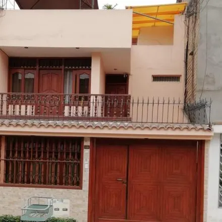 Buy this 5 bed house on Calle Callejon de Huaylas in Las Palmeras, Lima Metropolitan Area 15301