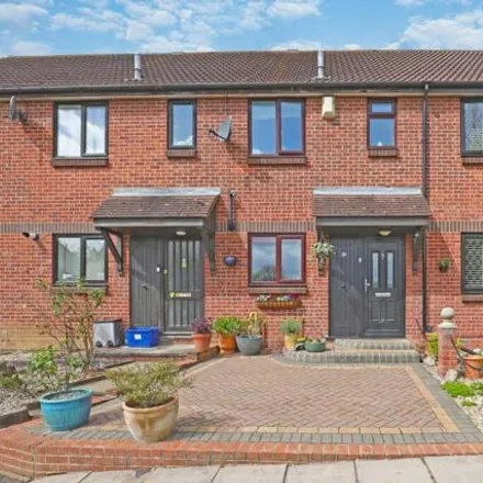 Buy this 2 bed townhouse on The Windsors in Buckhurst Hill, IG9 6DJ