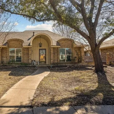 Rent this 3 bed house on 529 Dinalynn Drive in Mesquite, TX 75149